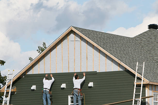 Professional Siding technician working in Laughlintown, PA